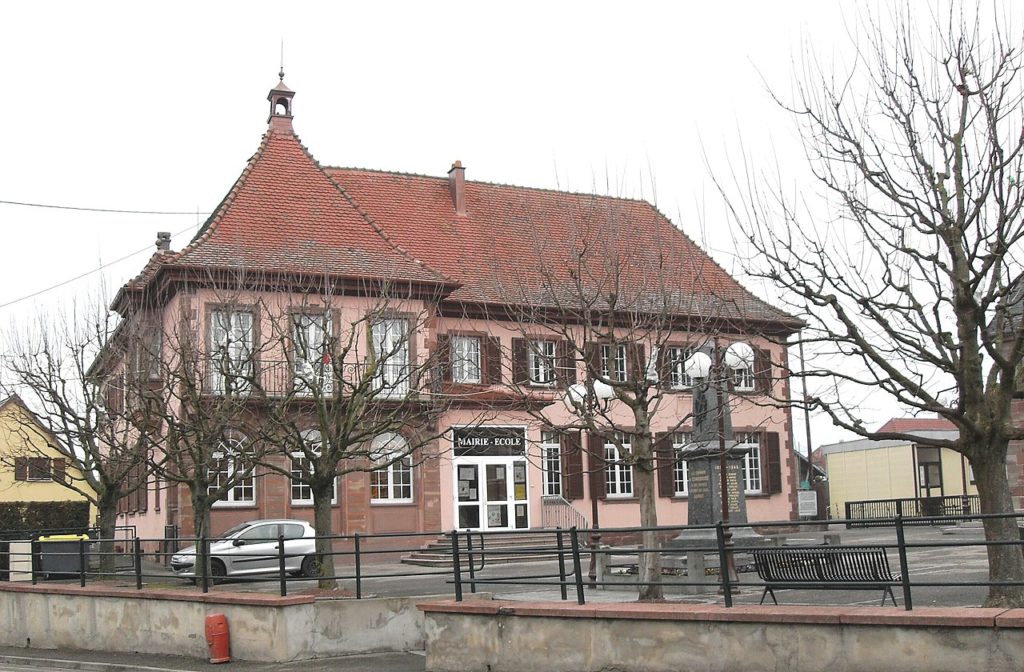 mairie_Schweighouse-Thann,_Mairie-école
